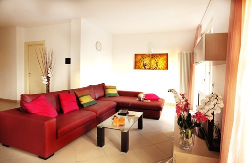 Cadenabbia Apartment | Griante Residence Apartment 1 Family pool home, sunny location with garden