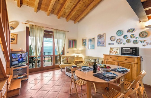 Toscolano Maderno Apartment | Grotten Loft with lake view & pool, Toscolano Maderno, Italy