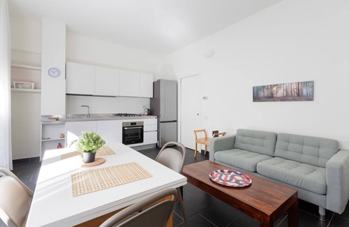 Foppette Apartment | GuestHost - Industrial Design Apt near M4 Tolstoy