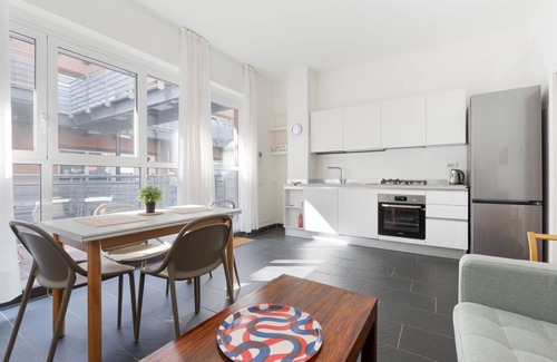 Foppette Apartment | GuestHost - Industrial Design Apt near M4 Tolstoy