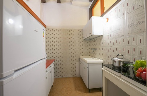 Toscolano Maderno Apartment | Gufo - Orange 100m Near Lake, Toscolano Maderno, Italy