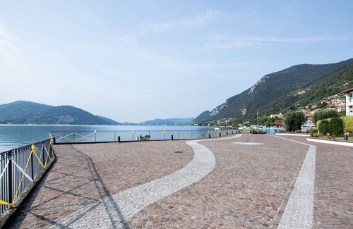 Predore Apartment | Holiday Apartment "Residence Perlago Ortensia" with Lake View, Shared Terrace & Wi-Fi