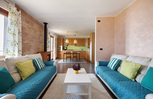 Stazzona House | Holiday Home 'Giuly' with Lake View, Private Terrace and Wi-Fi