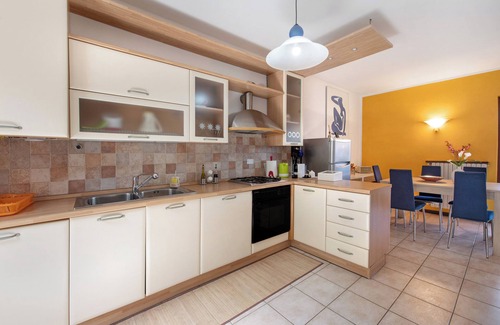 Sulzano House | Holiday Home 'Villa Turchese' with Lake View, Private Pool and Wi-Fi