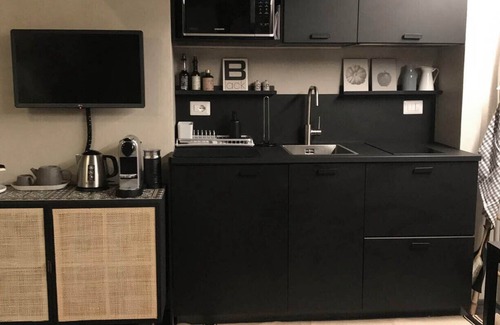 Tricolore Apartment | HOME5 | COZY STUDIO SUITE IN THE HEART OF FASHION DISTRICT