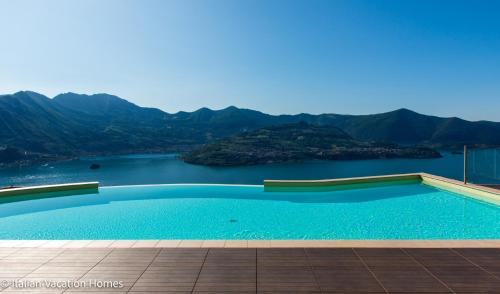Parzanica House | Italian Vacation Homes - Panoramic Villa