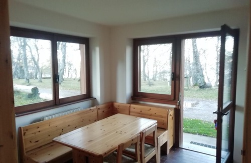 Pian delle Betulle Apartment | La Capanna di Pian delle Betulle. Holiday Apartment Doppio Ingresso with Mountain View, Wi-Fi & Garden