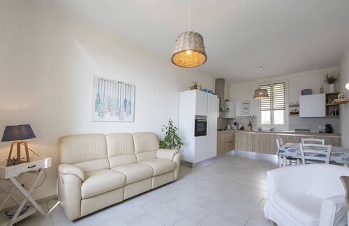 Ranco Apartment | La Casa Sul Lago Maggiore, Ranco, Italy