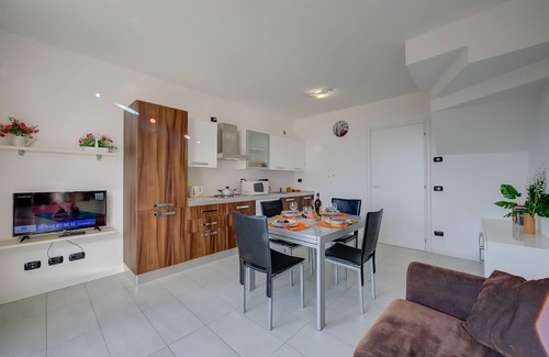 Calozzo Apartment | La Perla Di Pianello, Pianello del Lario, Italy