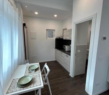 Lipomo House | Lake Home Apartments