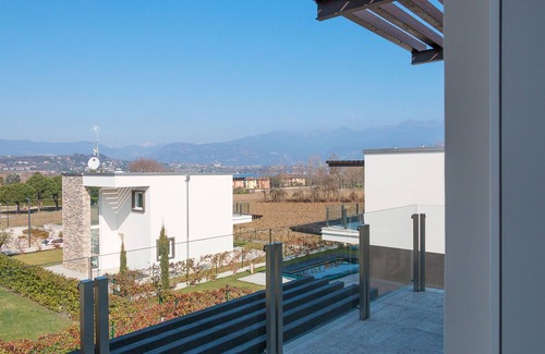 Manerba del Garda Villa | Lake Sunbeam Villa by Wonderful Italy