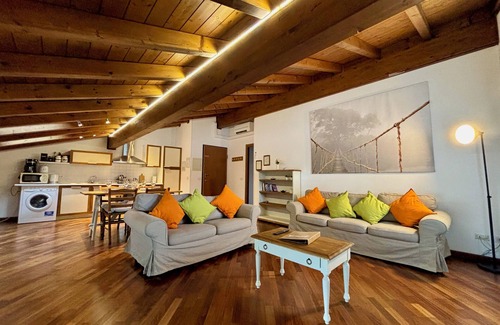 Bellagio Apartment | Large apartment next to the lake with free parking