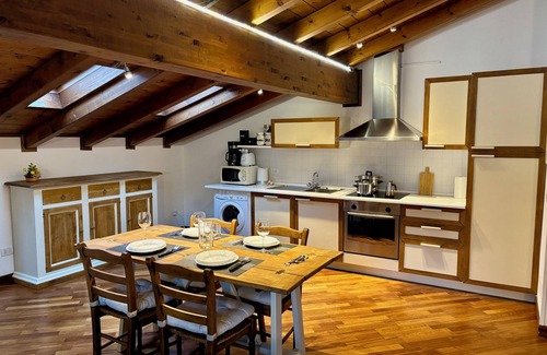 Bellagio Apartment | Large apartment next to the lake with free parking