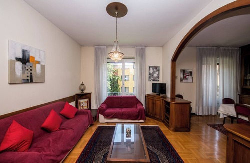 Cerchia dei navigli Apartment | Large, bright apartment in city center, walking distance to Duomo and more