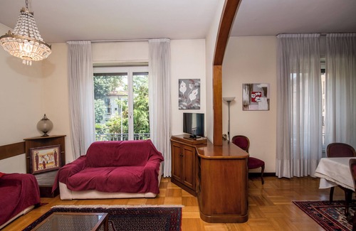 Cerchia dei navigli Apartment | Large, bright apartment in city center, walking distance to Duomo and more