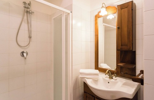 Como City Centre Apartment | Love & Smile Apartment