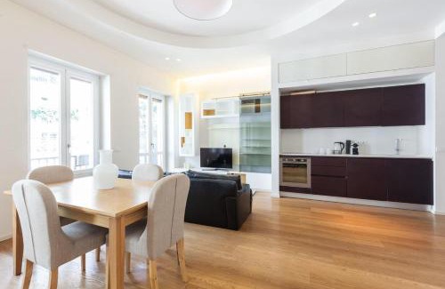 Borgonuovo Apartment | Luxury in the center of the city- 5 min to Duomo