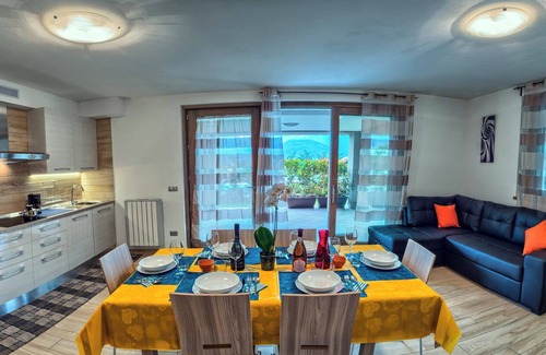 Colico Apartment | Luxus Ferienwohnung Relax am Comoer See mit Panoramablick, Poolblick in Colico