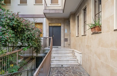 Porta Romana Apartment | M3 Porta Romana Modern Two-Level APT