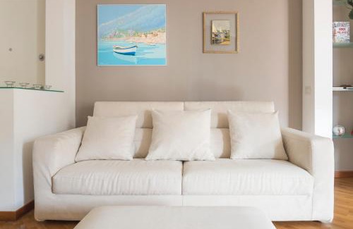 Bullona Apartment | Milano Cosmopolitan Home