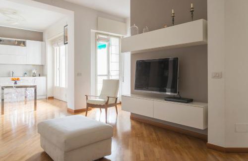 Bullona Apartment | Milano Cosmopolitan Home