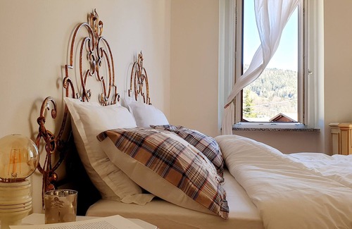 Borno Apartment | Moren house. Elegant and bright apartment with fireplace and splendid view