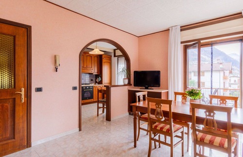 Verceia Apartment | Nice apartment for 5 guests with WIFI, TV, balcony and pets allowed