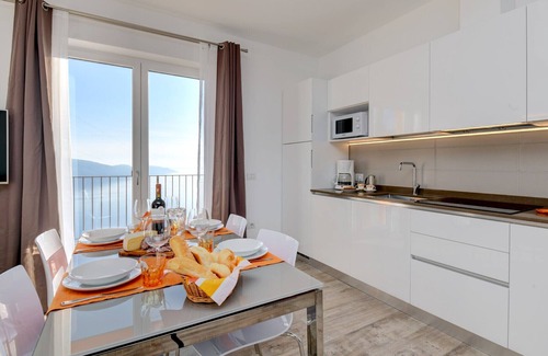 Tignale Apartment | Orange House with breathtaking lake view