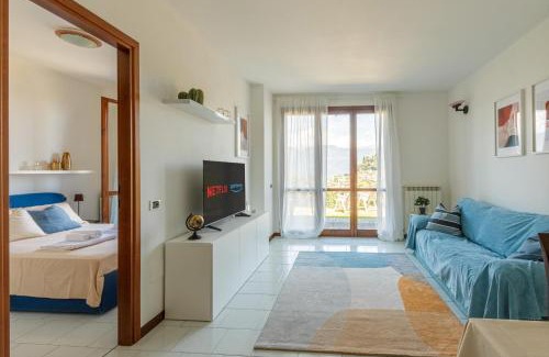 Brezzo di Bedero Apartment | "Panorama sul Lago" Lake Maggiore, Free Wifi Netflix and Tennis