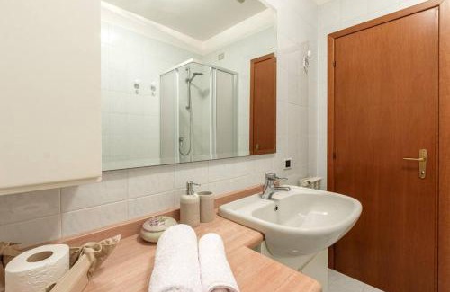 Brezzo di Bedero Apartment | "Panorama sul Lago" Lake Maggiore, Free Wifi Netflix and Tennis