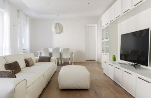 Como Apartment | Pure White Luxury Apartment - byMyHomeinComo