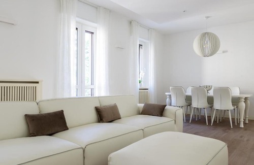 Como Apartment | Pure White Luxury Apartment - byMyHomeinComo
