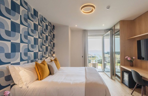 Como House | Pureview Luxury Suites, with breakfast & pool