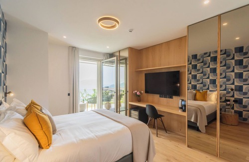 Como House | Pureview Luxury Suites, with breakfast & pool
