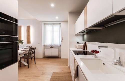 Como City Centre Apartment | Rafael White Home - MyHomeinComo