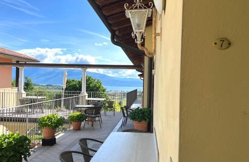 Castello House | Residence Garda Valtenesi