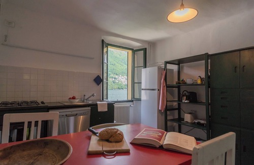 Laglio Apartment | Residenza Regina - Three Bedroom Apartment, Sleeps 5