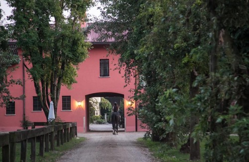 Casarile Hostel | SCUDERIA LA COLOMBERA