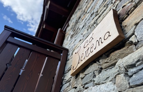 San Giacomo Filippo Ski Chalet | Stone chalet with valley view