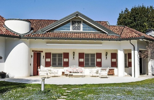 Rovato Villa | Stunning private villa with WIFI, A/C, hot tub, private pool, TV, patio and pets allowed
