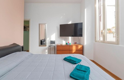 Isola Apartment | SUITE ISOLA Bosco Verticale - 6 Guest