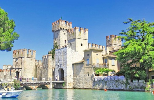 Lugana House | Tasteful Holiday Home in Sirmione with pool