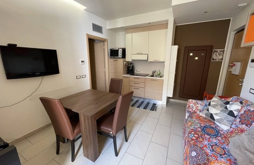 Vigentino Apartment | Two-room apartment with an enchanting private garden. With a streetcar you are in the Duomo !