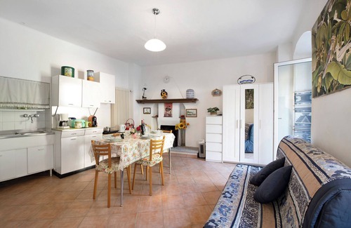 Argegno House | Vacation Home ‘Il Mulino di Marina - Lake Como’ with River View, Wi-Fi and Balconies