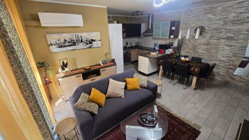 Downtown House | VARESE PRIME - Stylish and large Apartment, Air Conditioning, 2 Baths, 2 Covered Parking, City Centre