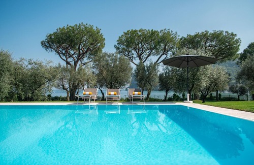 Manerba del Garda Villa | Villa Elena