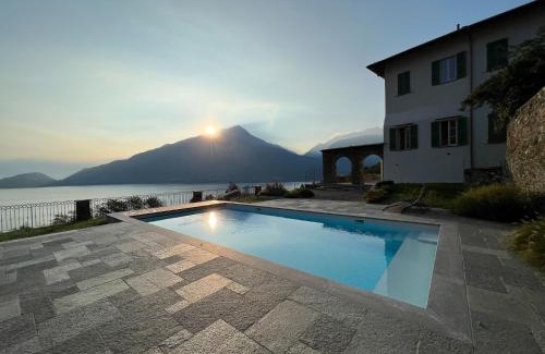 Calozzo House | Villa Perpenti - Pianello del Lario by LoveComo