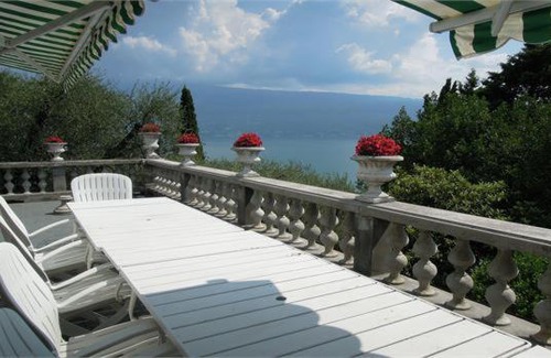 Gargnano Apartment | Villa Pinetina
