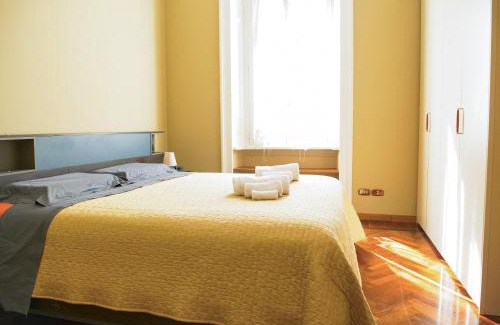 Porta Romana Apartment | Wonderful downtown apartment-HD NETFLIX, KING-SIZE BED, two minutes' walk from metro