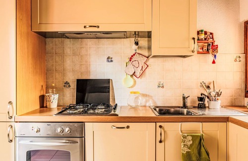 Carlazzo House | Wonderful private villa for 4 guests with WIFI, TV, balcony and pets allowed